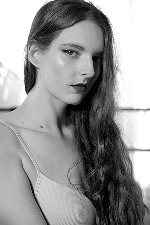 MV2_0474BW