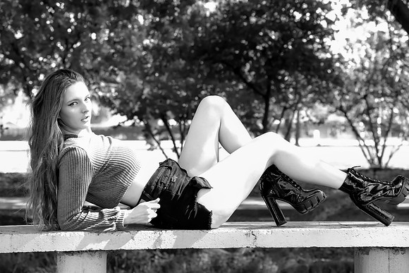 MV2_0324BW